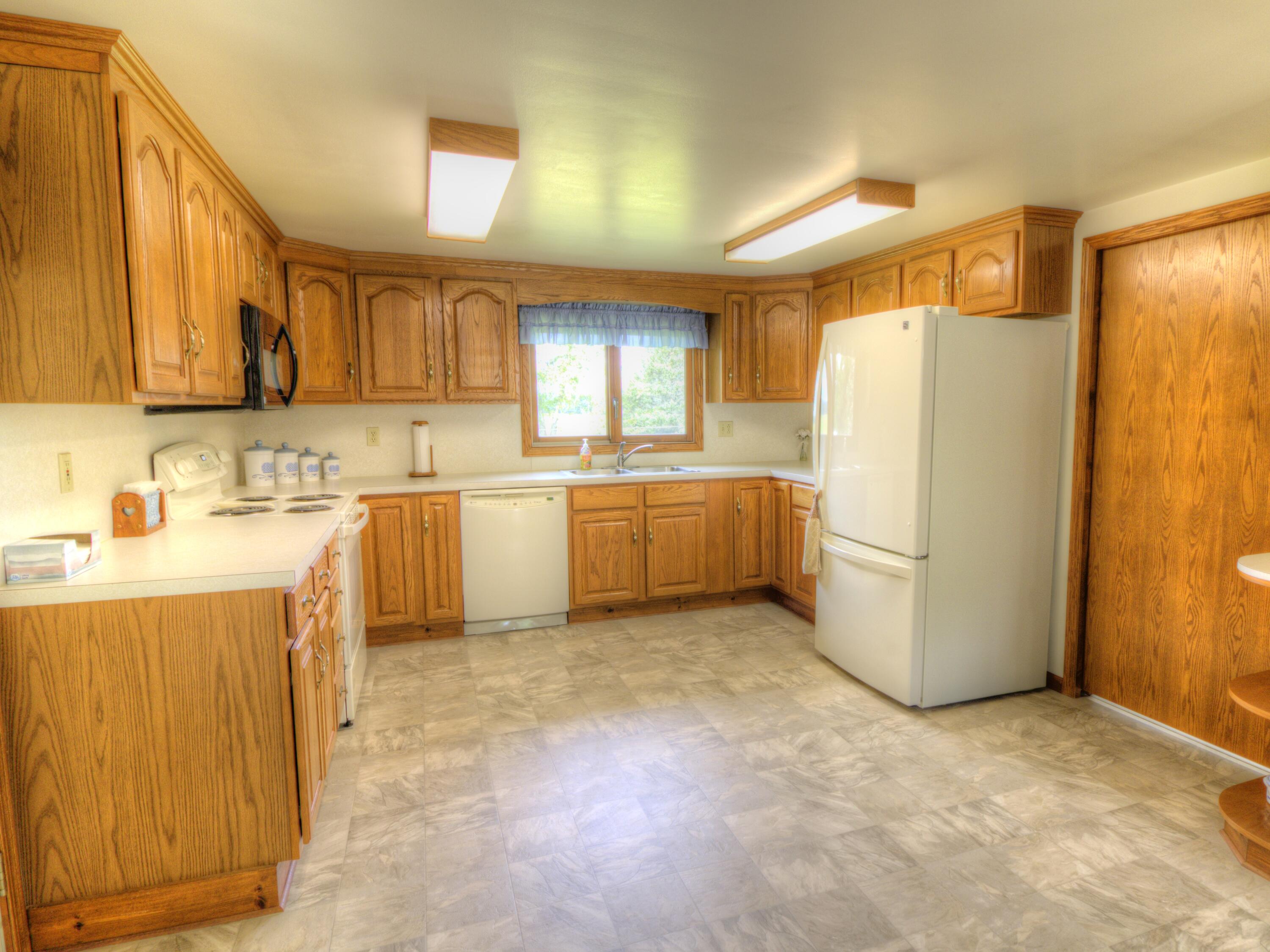 318 Mt Hope Road South Crystal, MI 48818 - Photo 19 of 38 Kitchen