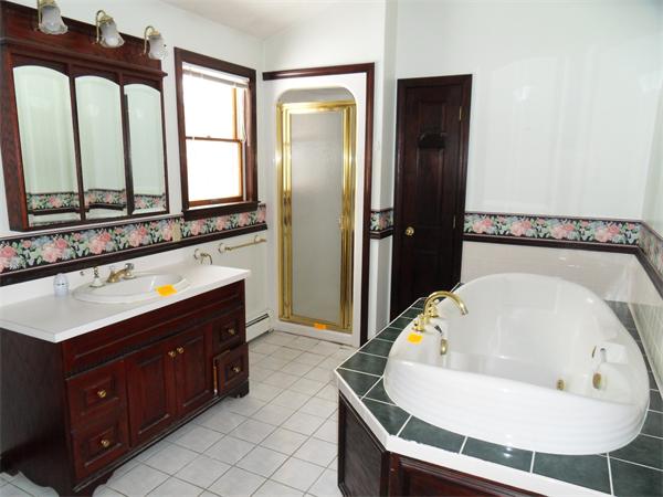 63 Purgatory Road Sutton, MA 01590 - Photo 14 of 22 a bathroom with a tub sink and mirror