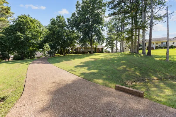 $644,900 | 1010 Hearthside Court South, Hendersonville, TN 37075