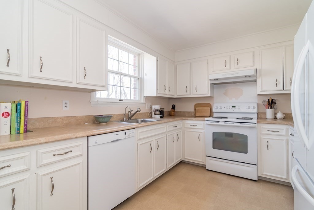 21 Westerly Street, Unit 10 Wellesley, MA 02482 - Photo 8 of 22