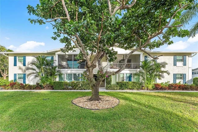 $799,000 | 301 Venetian Drive, Unit 16, Delray Beach, FL 33483