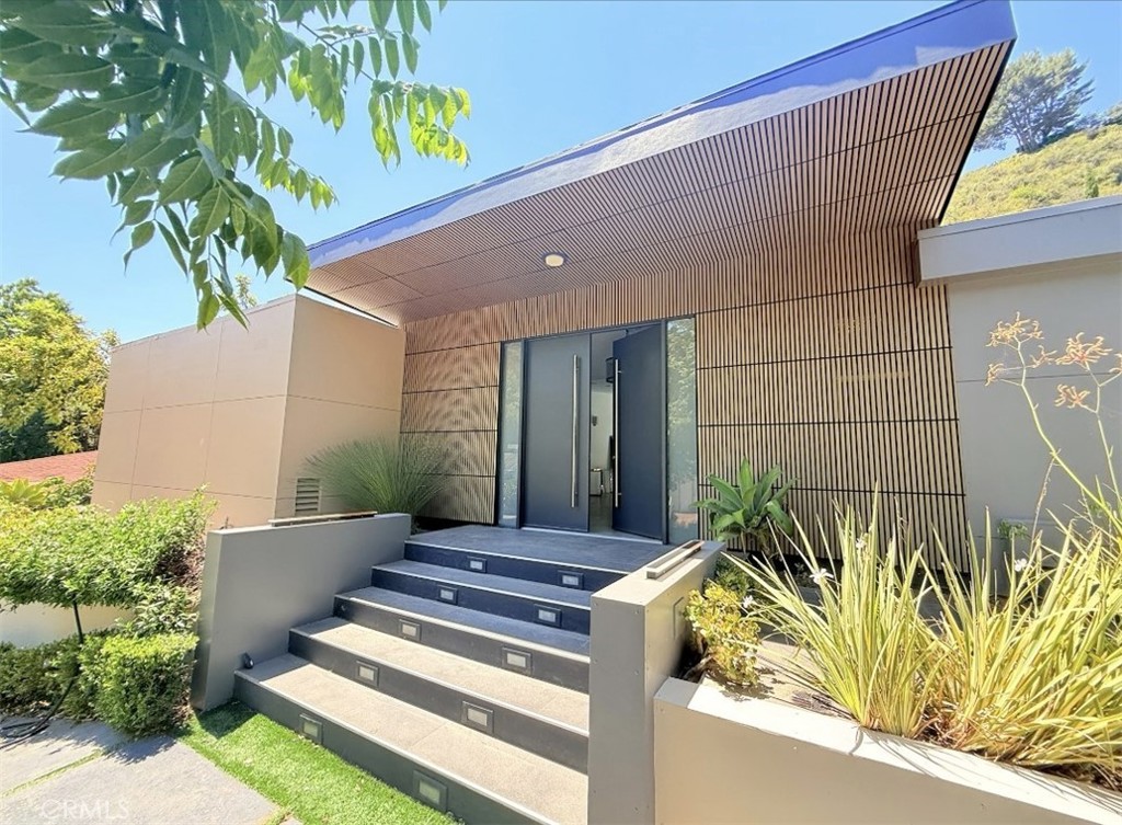 1801 Roscomare Road Los Angeles, CA 90077 - Photo 1 of 38