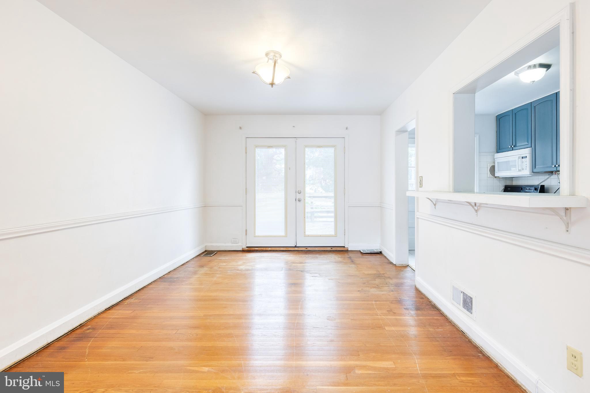 934 Radcliffe Road Towson, MD 21204 - Photo 7 of 25 Dining room