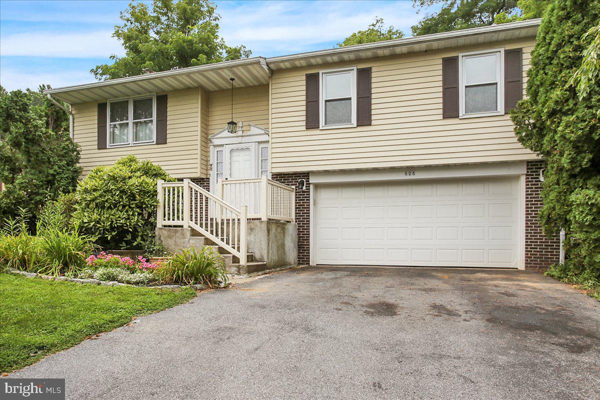 606 Summit Avenue Reading, PA 19607 - Photo 3 of 36 Gallery Image 3