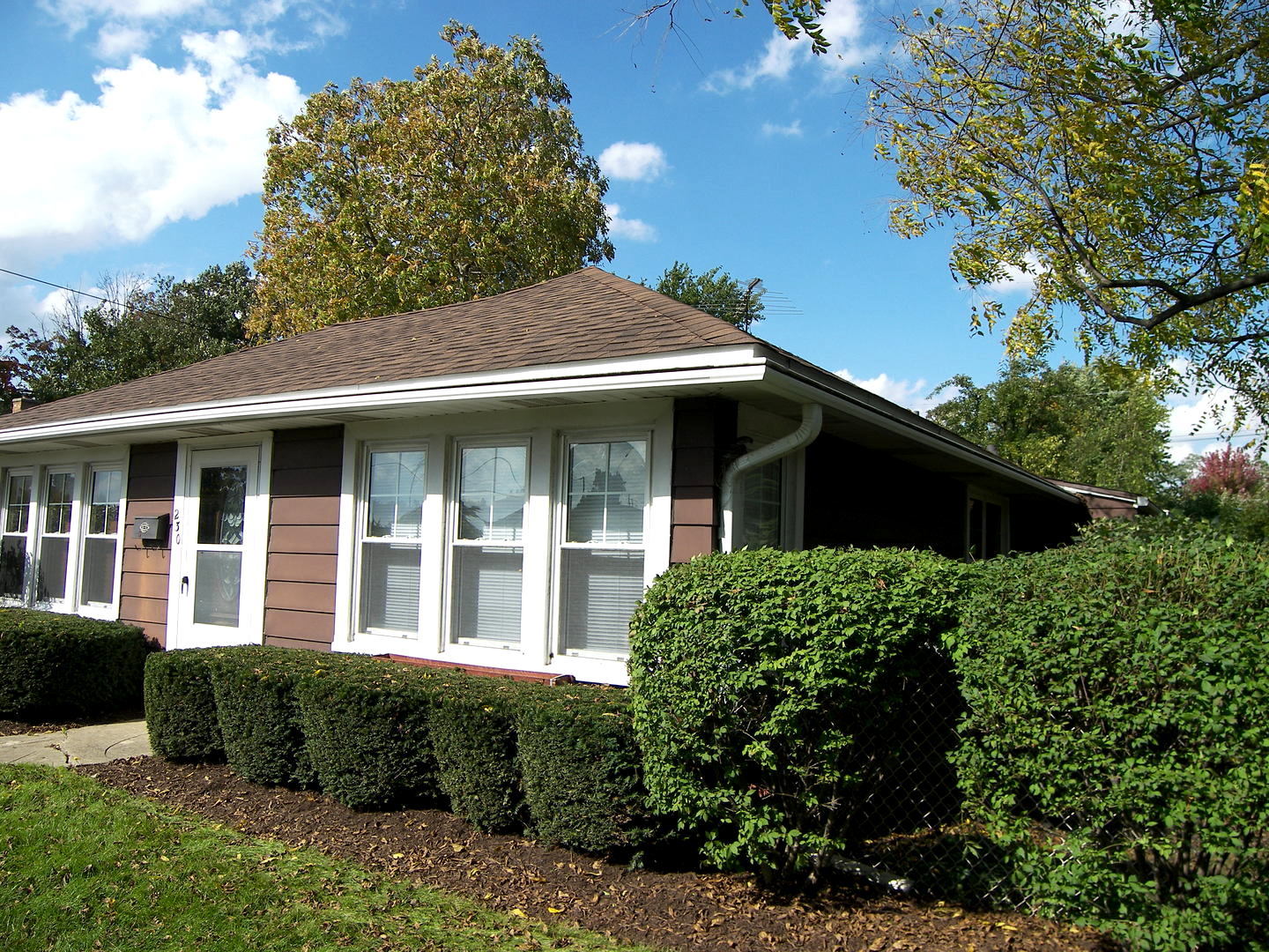 230 Allanson Road Mundelein, IL 60060 - Photo 2 of 28