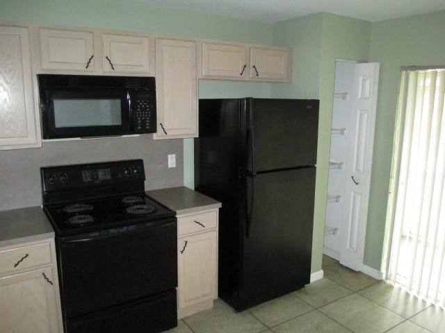 8105 Big Pine Way Riviera Beach, FL 33407 - Photo 7 of 13 RX-3329778_3_1