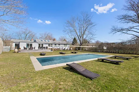 Undisclosed Address, Southampton, NY 11968