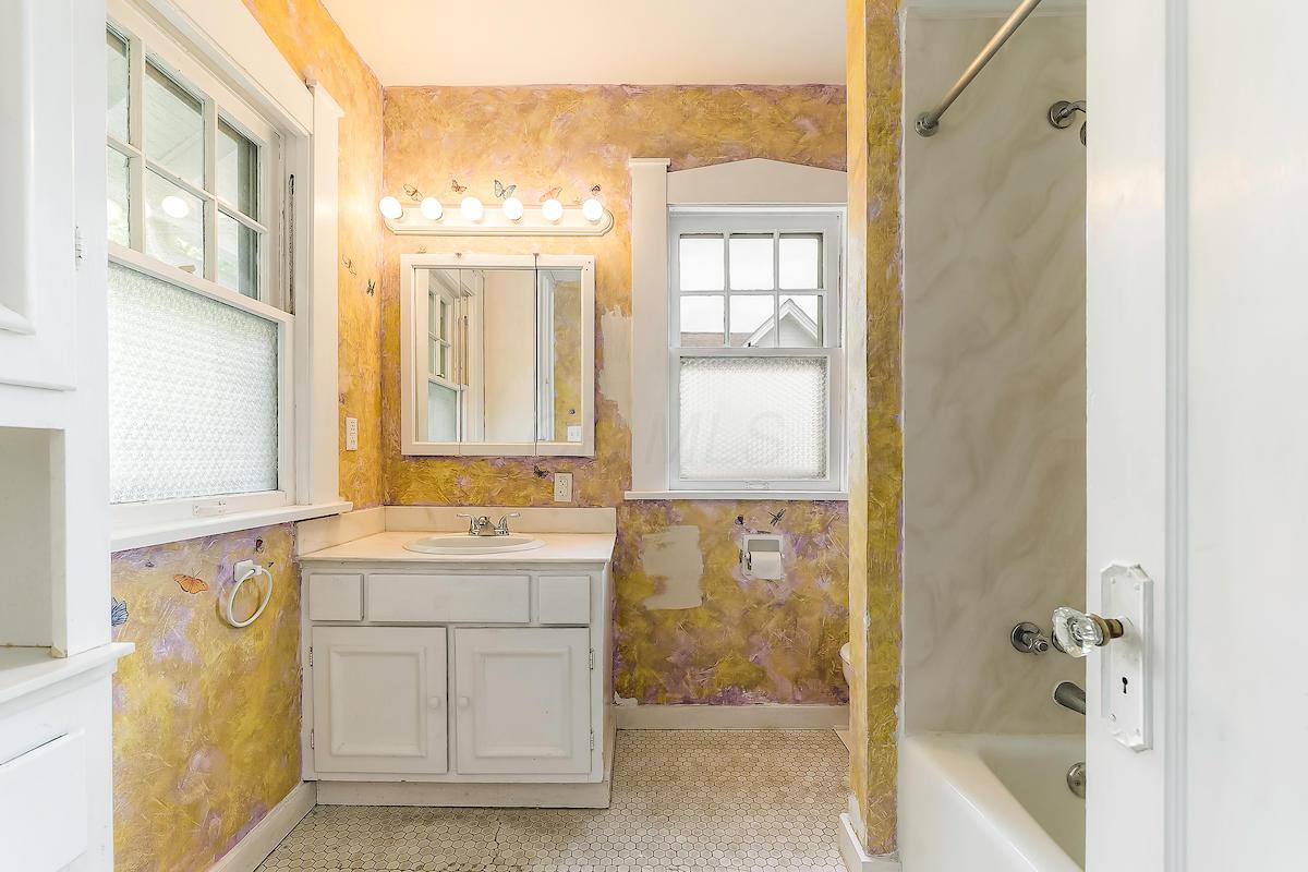 1371 Lincoln Road Columbus, OH 43212 - Photo 11 of 23