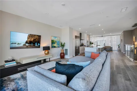 $4,350,000 | 3353 Via Lido, Newport Beach, CA 92663