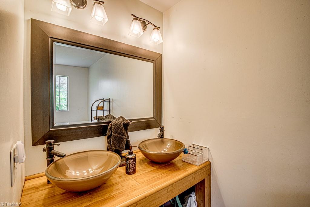 2211 South Hawthorne Road Winston-Salem, NC 27103 - Photo 17 of 34