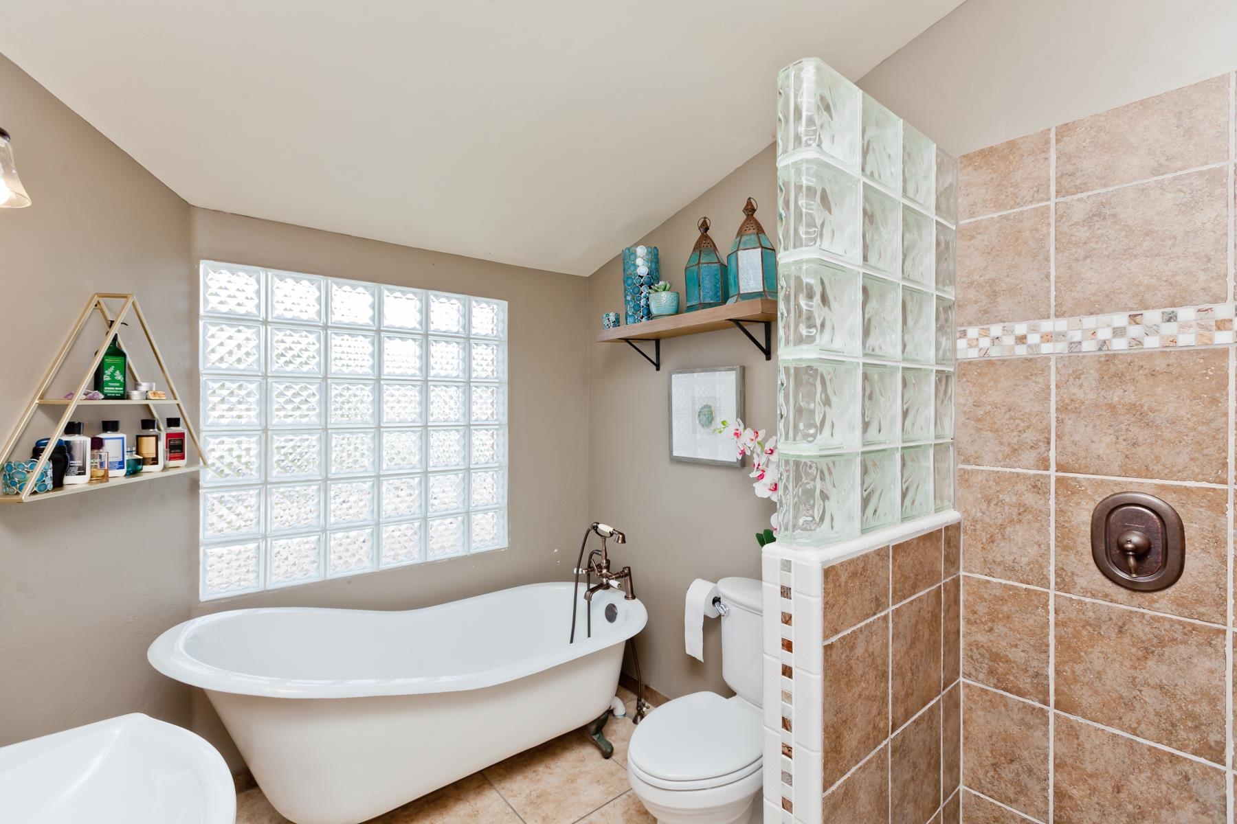 225 29 Road Grand Junction, CO 81503 - Photo 25 of 41 a bathroom with a toilet a sink and bathtub