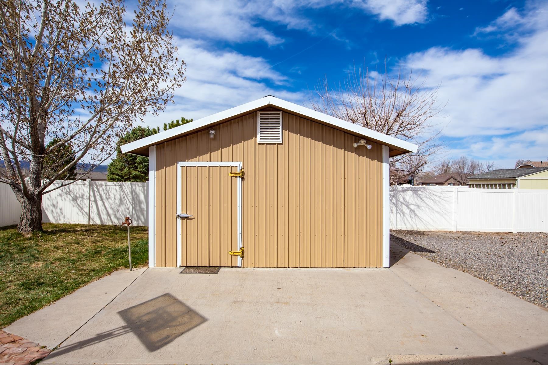 225 29 Road Grand Junction, CO 81503 - Photo 8 of 41 a front view of a house with a yard