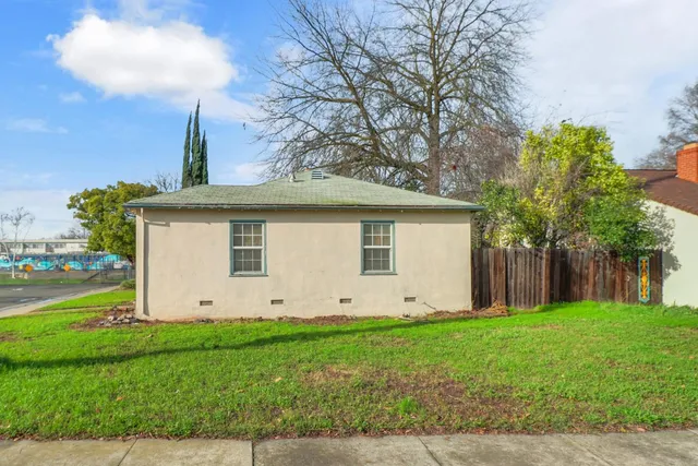 a view of a house with yard and a garden