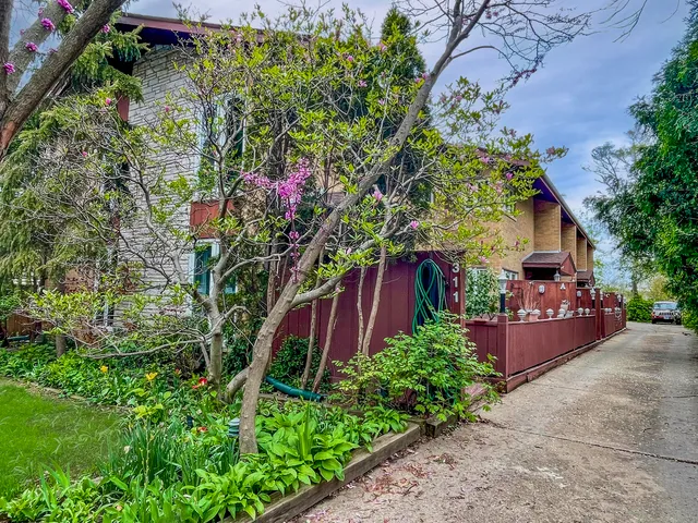 $350,000 | 311 Vine Avenue, Unit E, Park Ridge, IL 60068