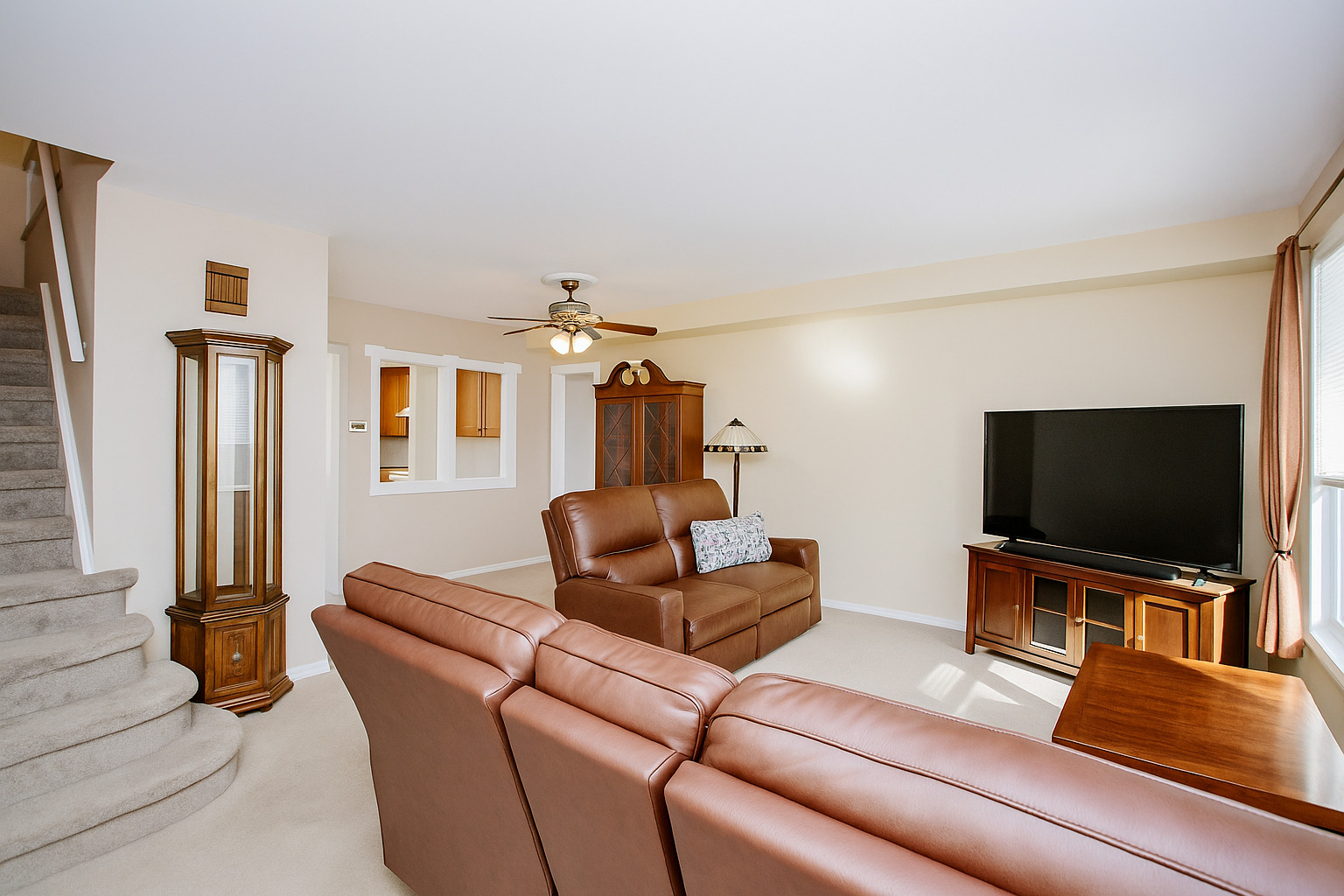 311 Vine Avenue, Unit E Park Ridge, IL 60068 - Photo 5 of 21 a living room with furniture and a flat screen tv