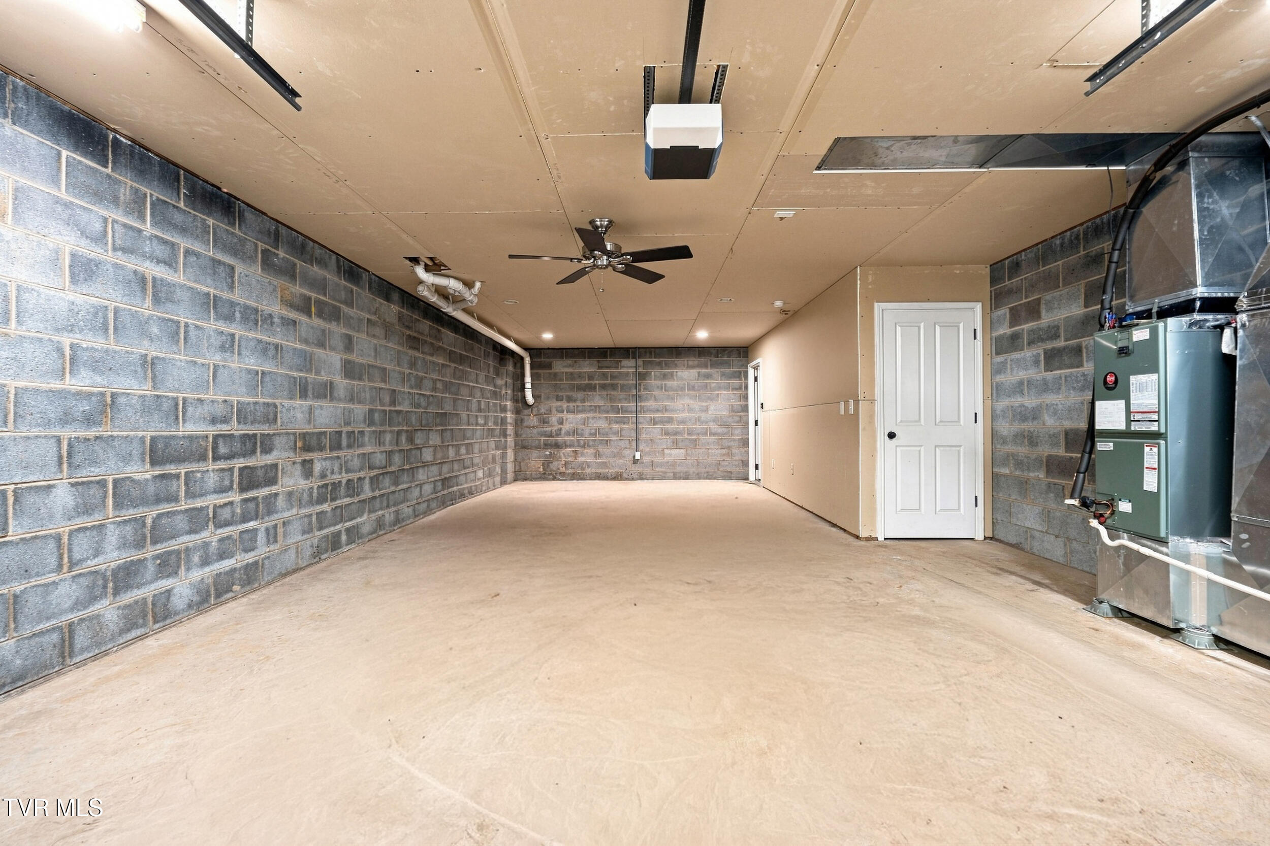 601 West Mountainview Road, Unit 402 Johnson City, TN 37604 - Photo 20 of 30 20_601 w mountainview rd-27