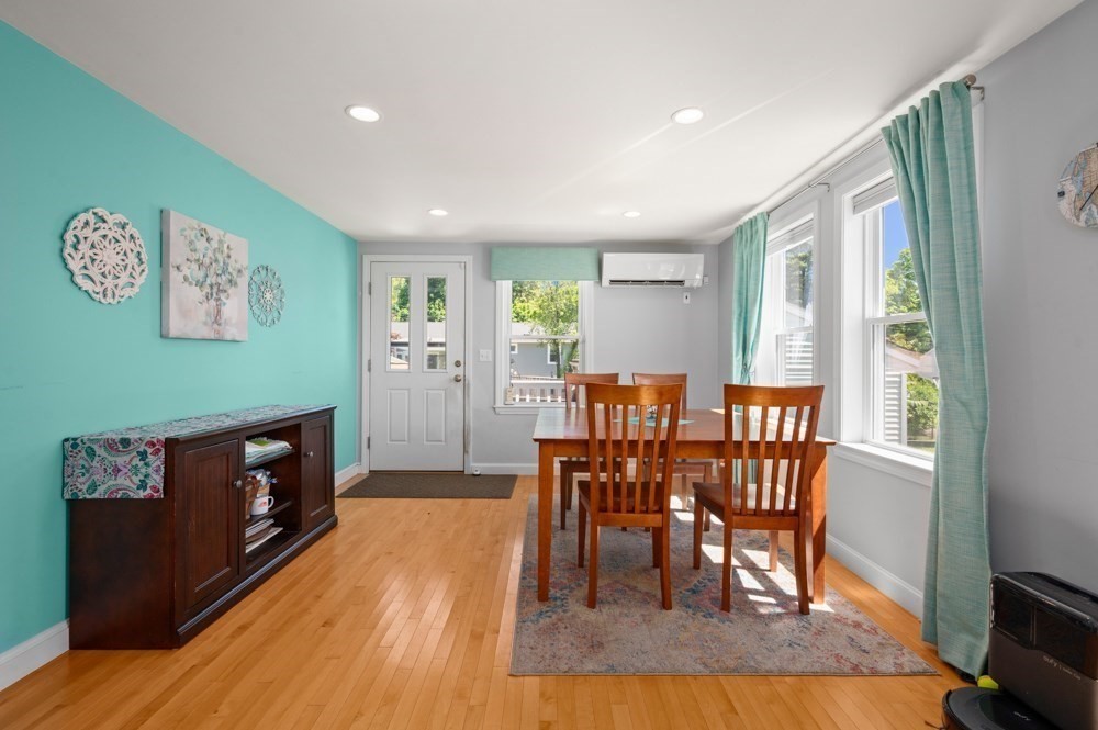 88 Temple Road Waltham, MA 02452 - Photo 3 of 41