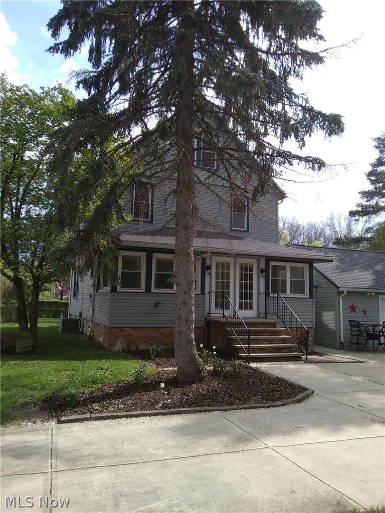 4712 Anderson Road Cleveland, OH 44124 - Photo 3 of 24