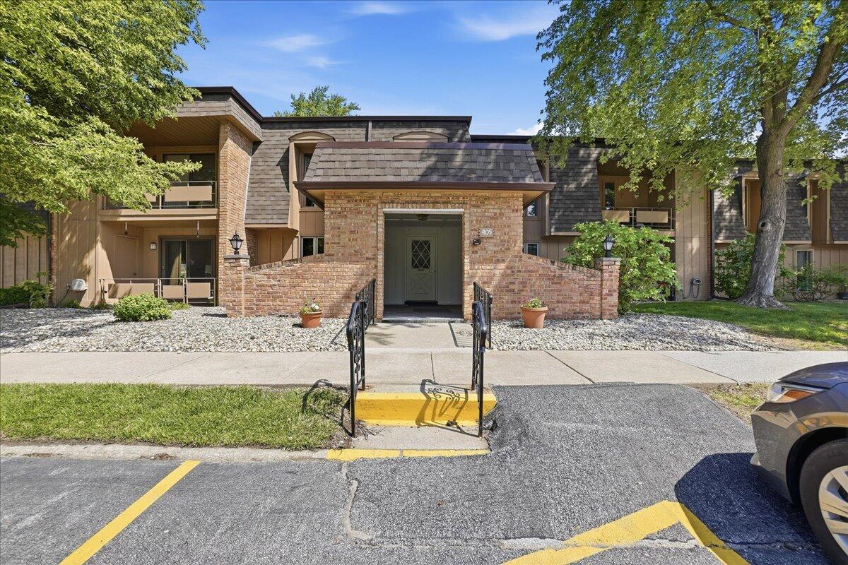 405 Old Stone Road, Unit E4 Munster, IN 46321 - Photo 1 of 25 1200x800