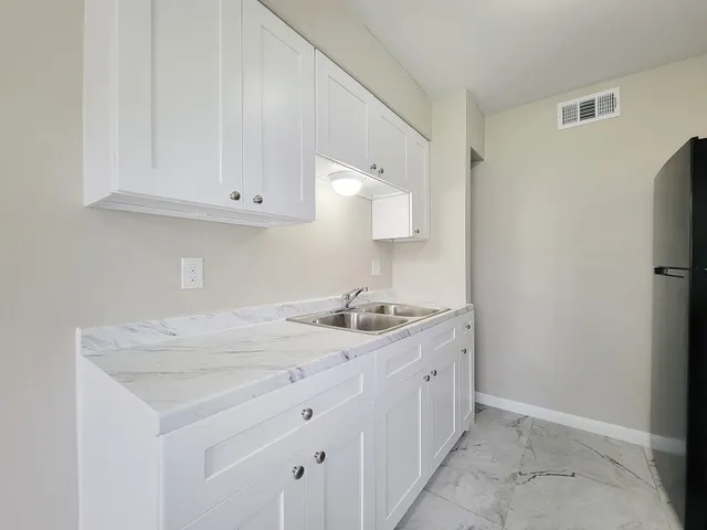 $850 | 3206 Lobit Drive, Unit 49, Dickinson, TX 77539