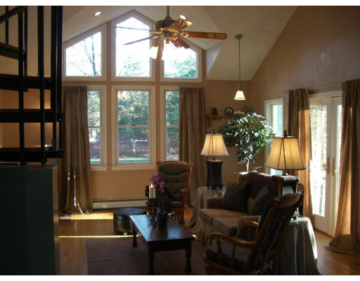 66 Richards Road Reading, MA 01867 - Photo 3 of 30 Gallery Image 3