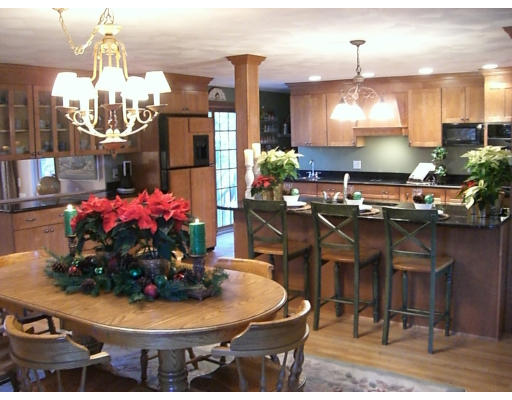66 Richards Road Reading, MA 01867 - Photo 5 of 30 Gallery Image 5