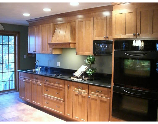 66 Richards Road Reading, MA 01867 - Photo 10 of 30 Gallery Image 10