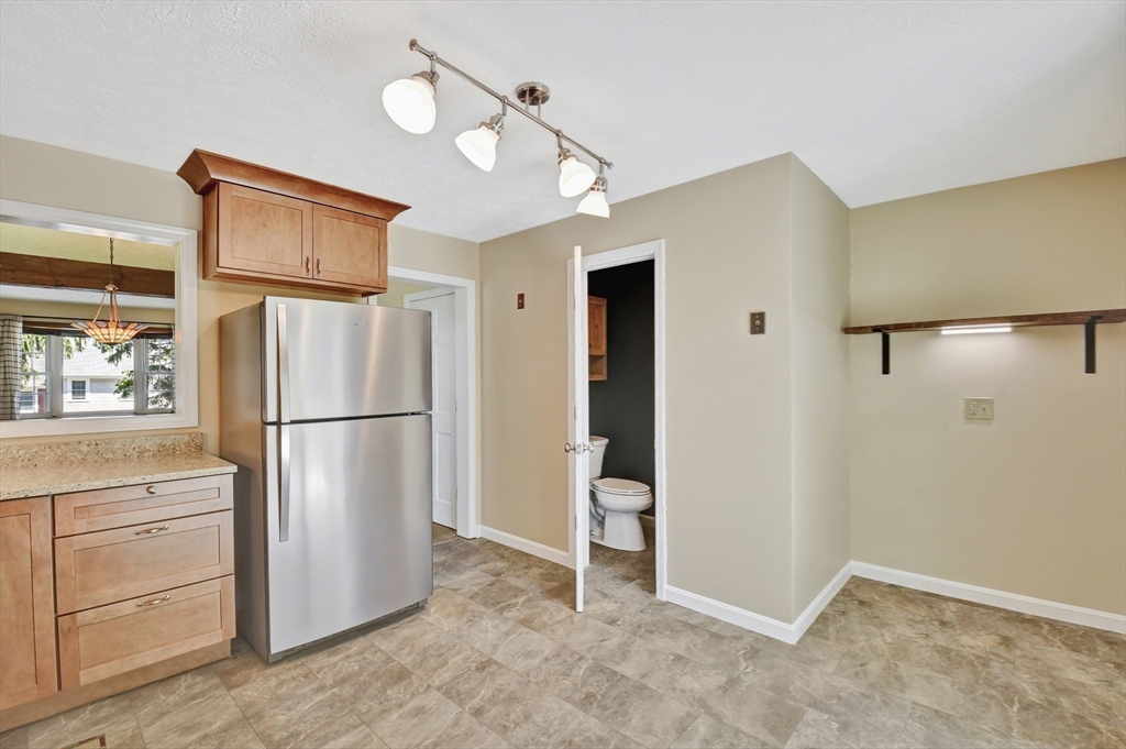 51 Fox Meadow Road, Unit H Leominster, MA 01453 - Photo 8 of 34