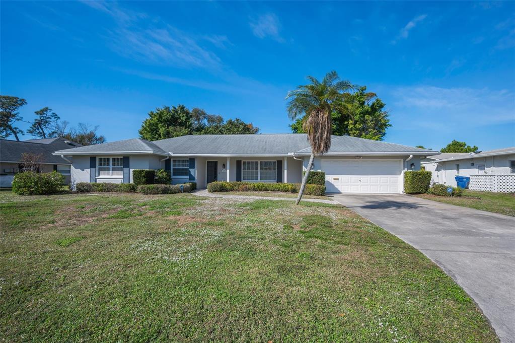 4 Hibiscus Road Belleair, FL 33756 - Photo 4 of 75 a front view of a house with a yard