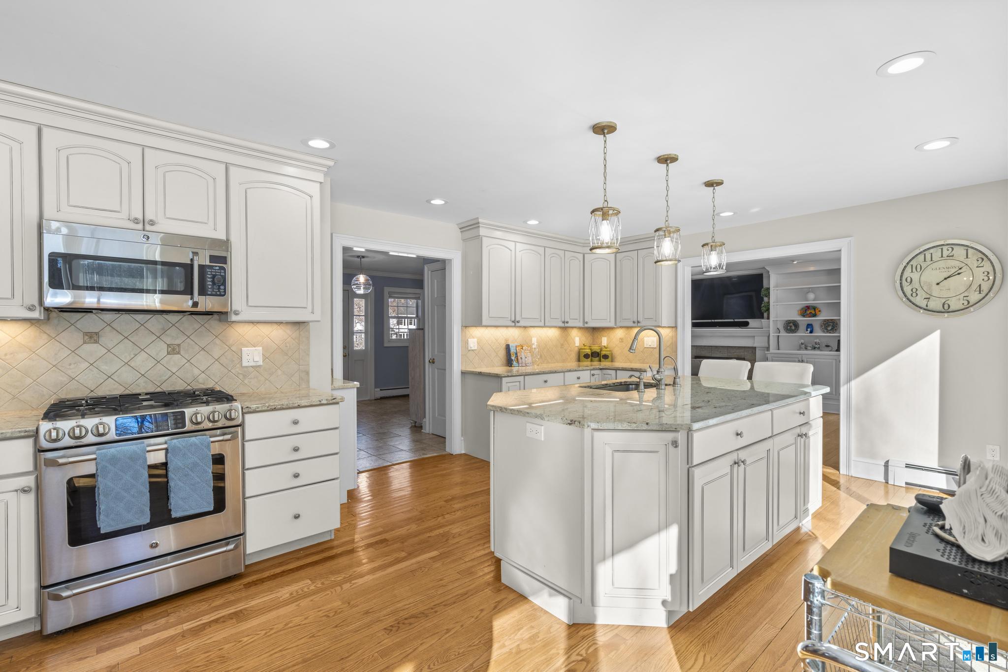 10 Foxwood Road Trumbull, CT 06611 - Photo 11 of 40