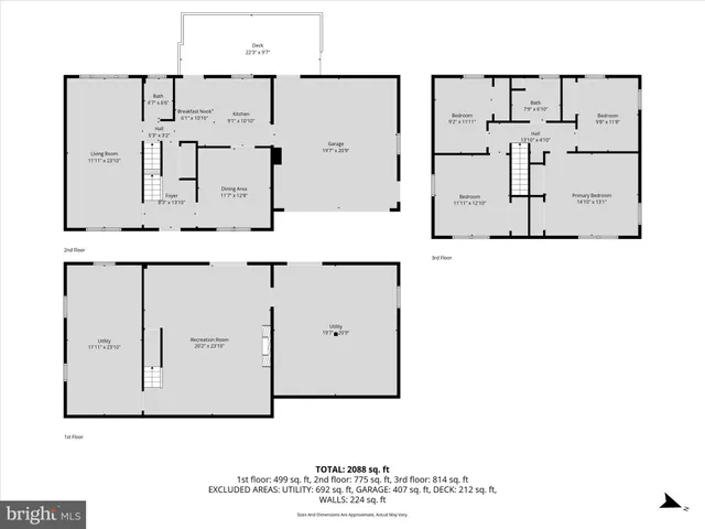 a black and white photo of a living room