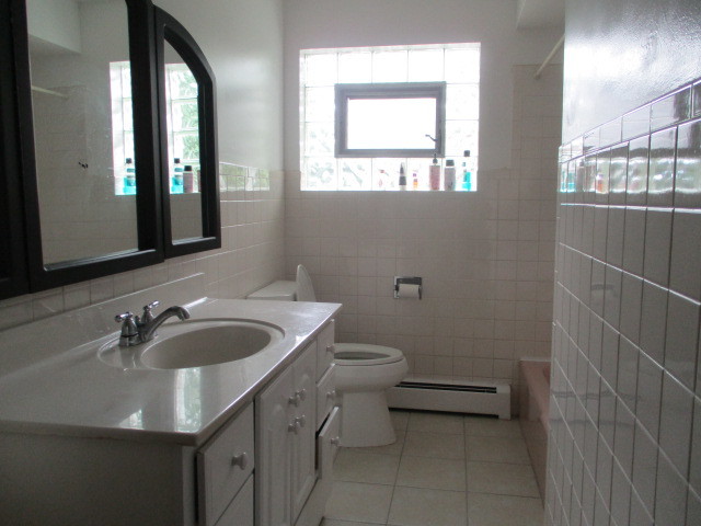 512 Highland Road Hinsdale, IL 60521 - Photo 15 of 25 a bathroom with a toilet sink and mirror