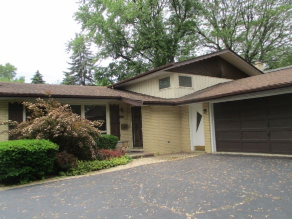 512 Highland Road Hinsdale, IL 60521 - Photo 3 of 25 a front view of house with yard