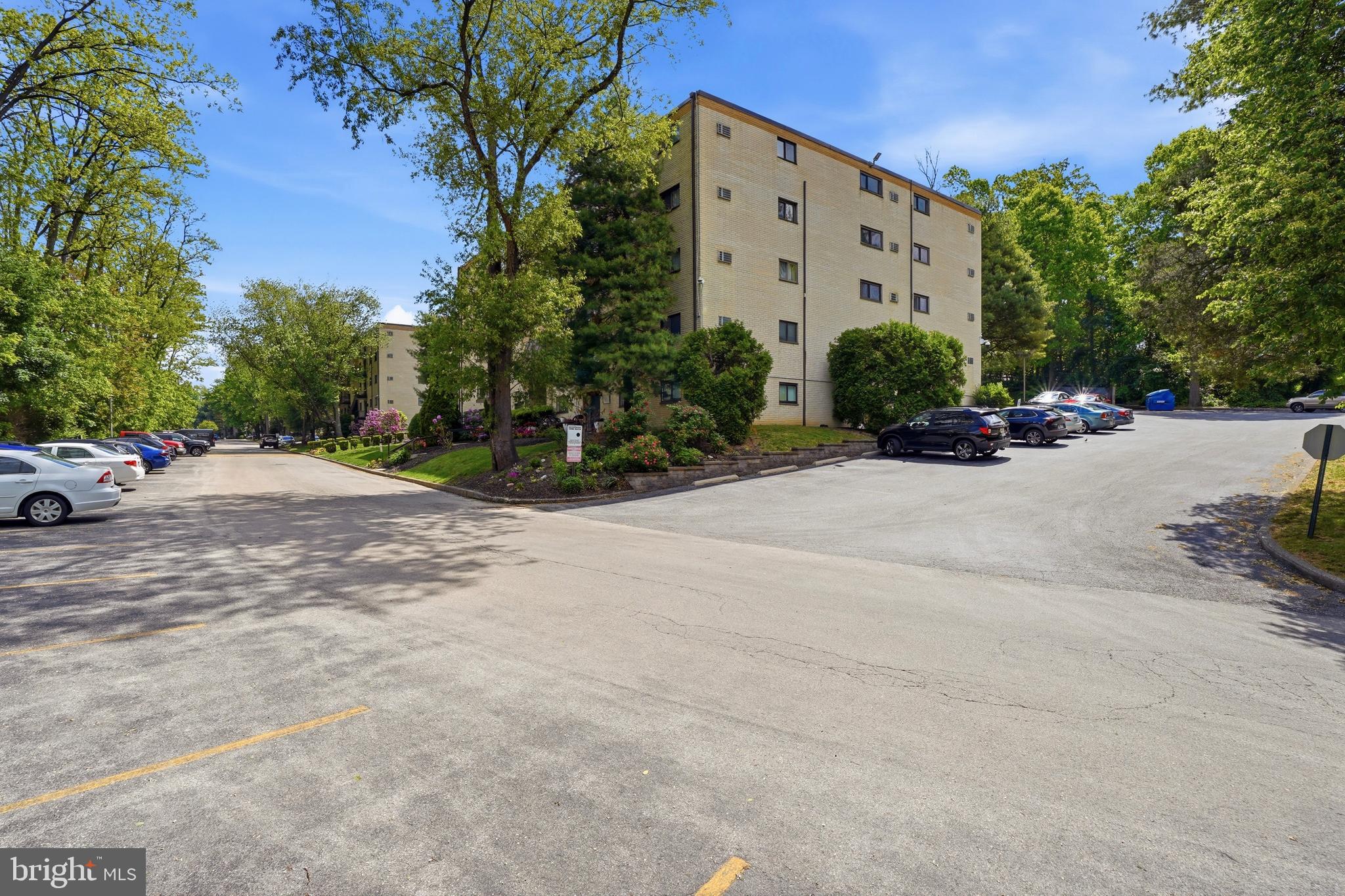 400 Glendale Road, Unit A22 Havertown, PA 19083 - Photo 13 of 17 side parking lot