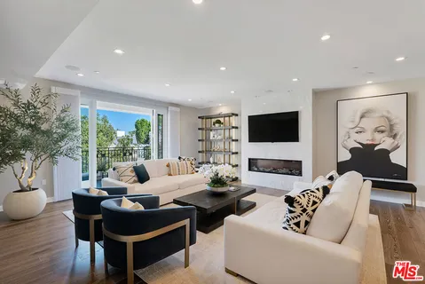$2,199,000 | 441 South Barrington Avenue, Unit 301, Los Angeles, CA 90049
