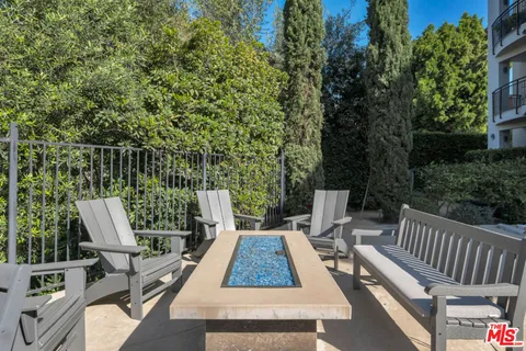 a view of outdoor space yard deck and outdoor seating