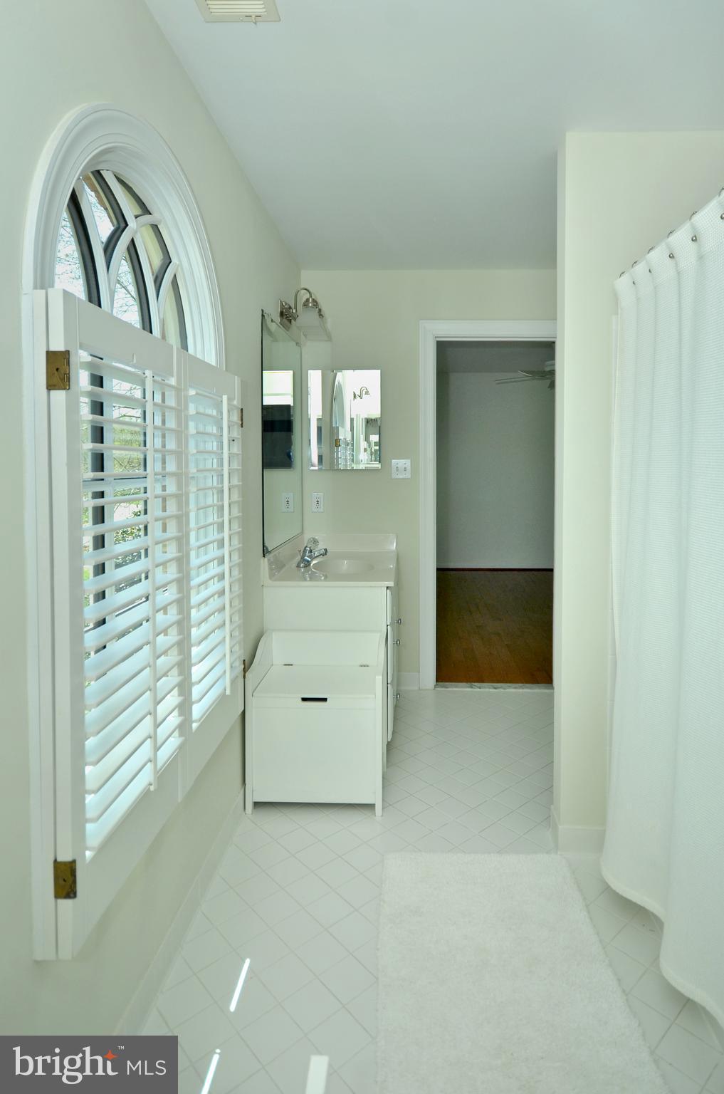 3504 Old Trail Road Edgewater, MD 21037 - Photo 16 of 30 Bright and Spacious Jack and Jill Bath