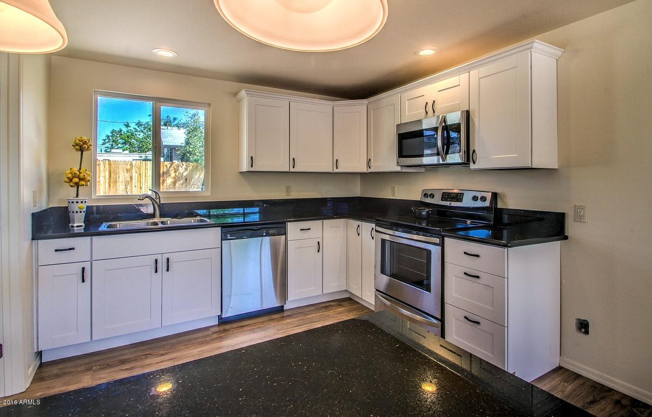 1106 East Roberts Road Phoenix, AZ 85022 - Photo 4 of 24 Kitchen