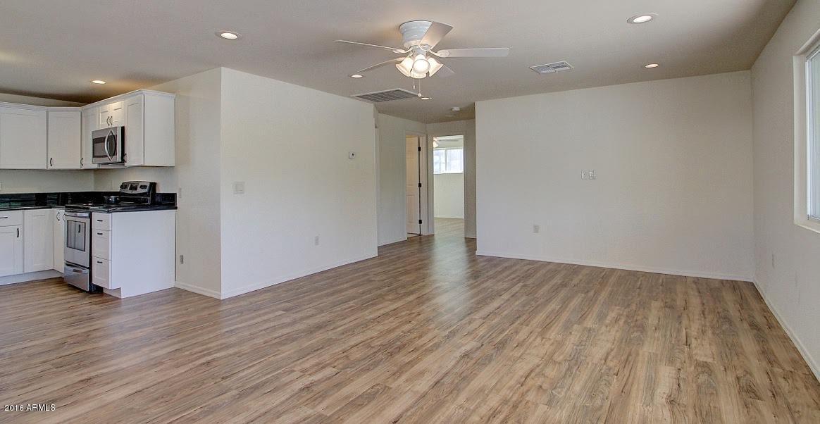 1106 East Roberts Road Phoenix, AZ 85022 - Photo 7 of 24 Great Room