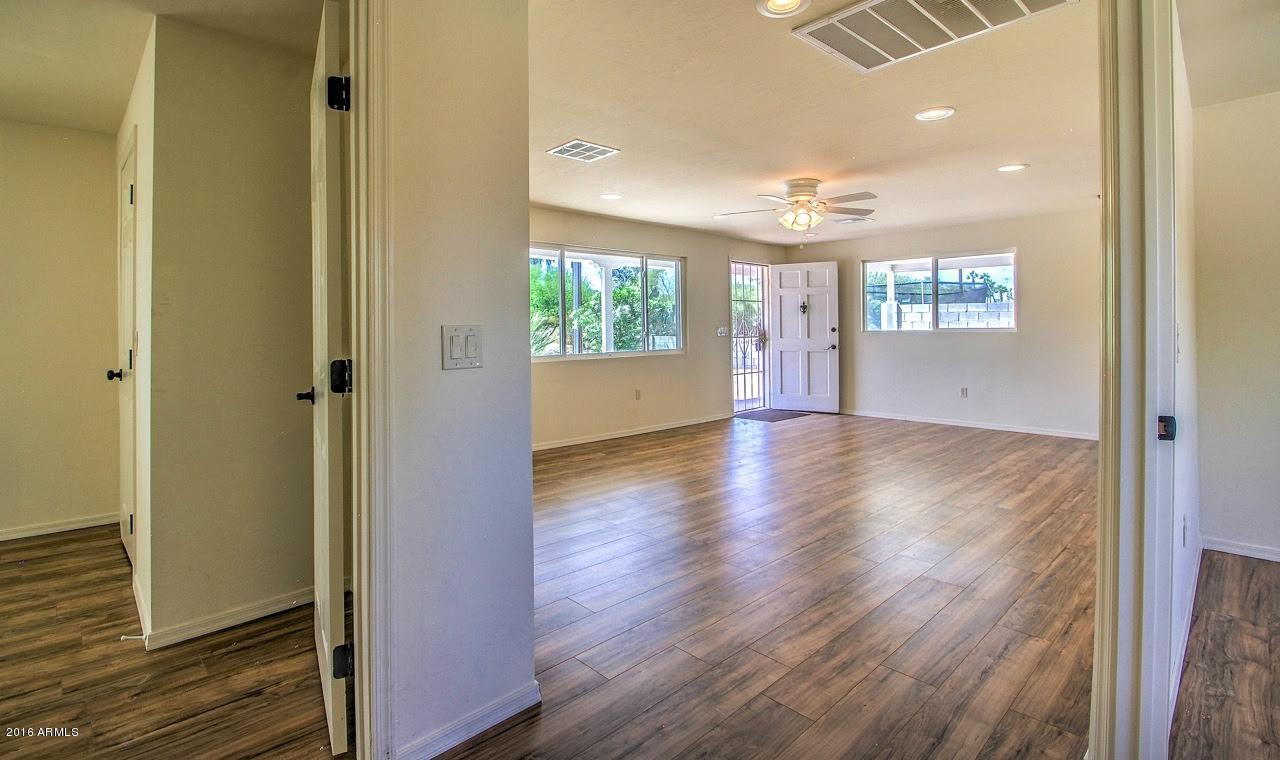 1106 East Roberts Road Phoenix, AZ 85022 - Photo 9 of 24 Great Room