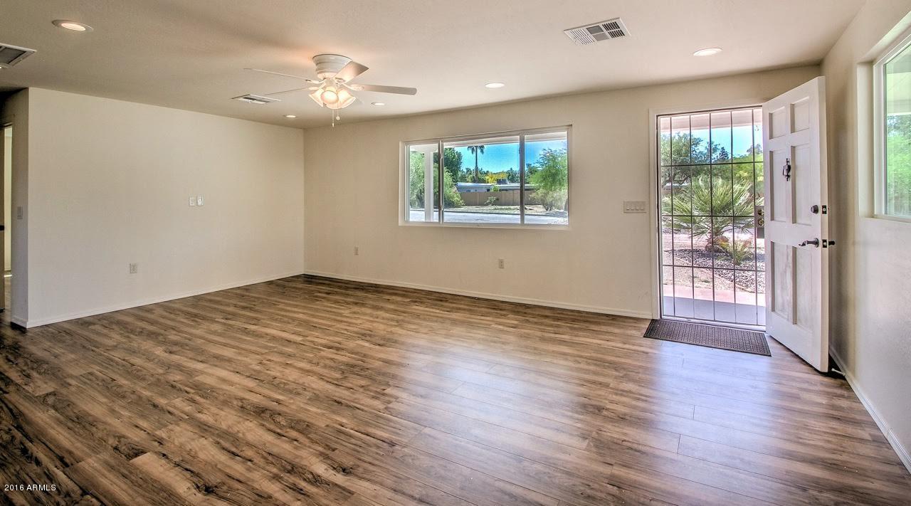 1106 East Roberts Road Phoenix, AZ 85022 - Photo 10 of 24 Great Room