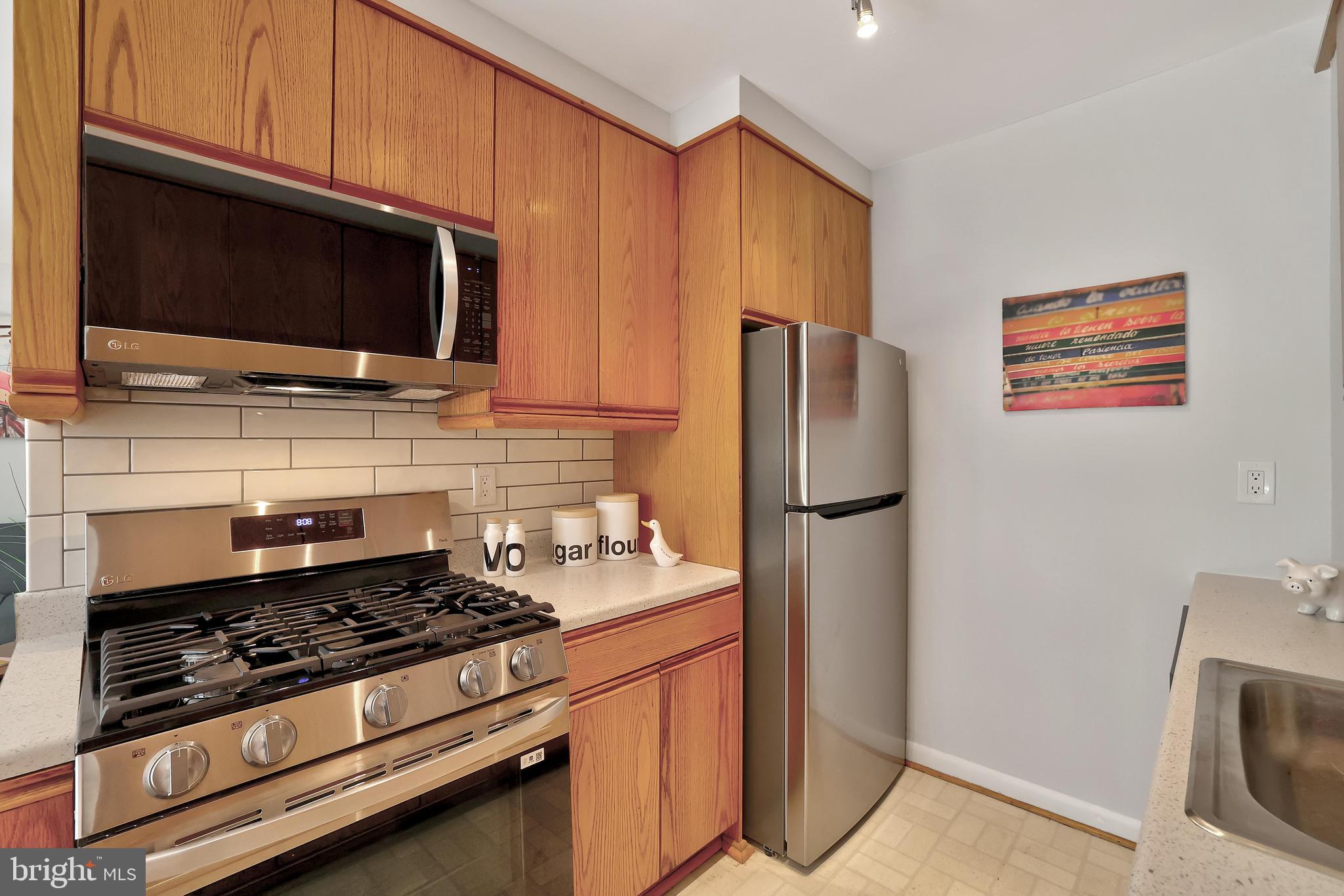 745 3rd Street Southwest, Unit 403 Washington, DC 20024 - Photo 11 of 33 New Appliances