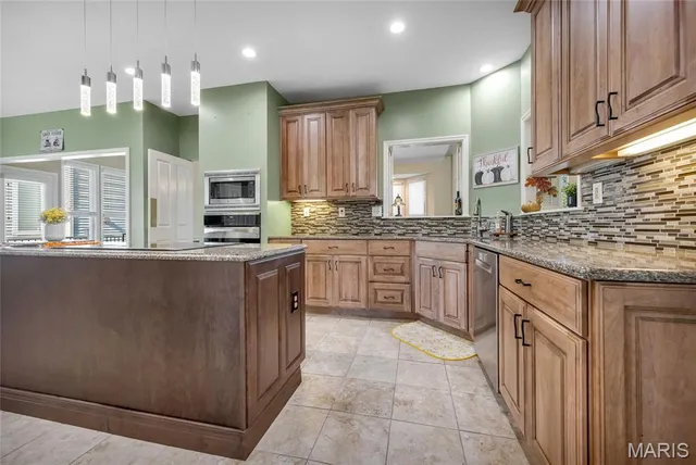 $585,000 | 15 Eagles Way Lane, Lake St. Louis, MO 63367