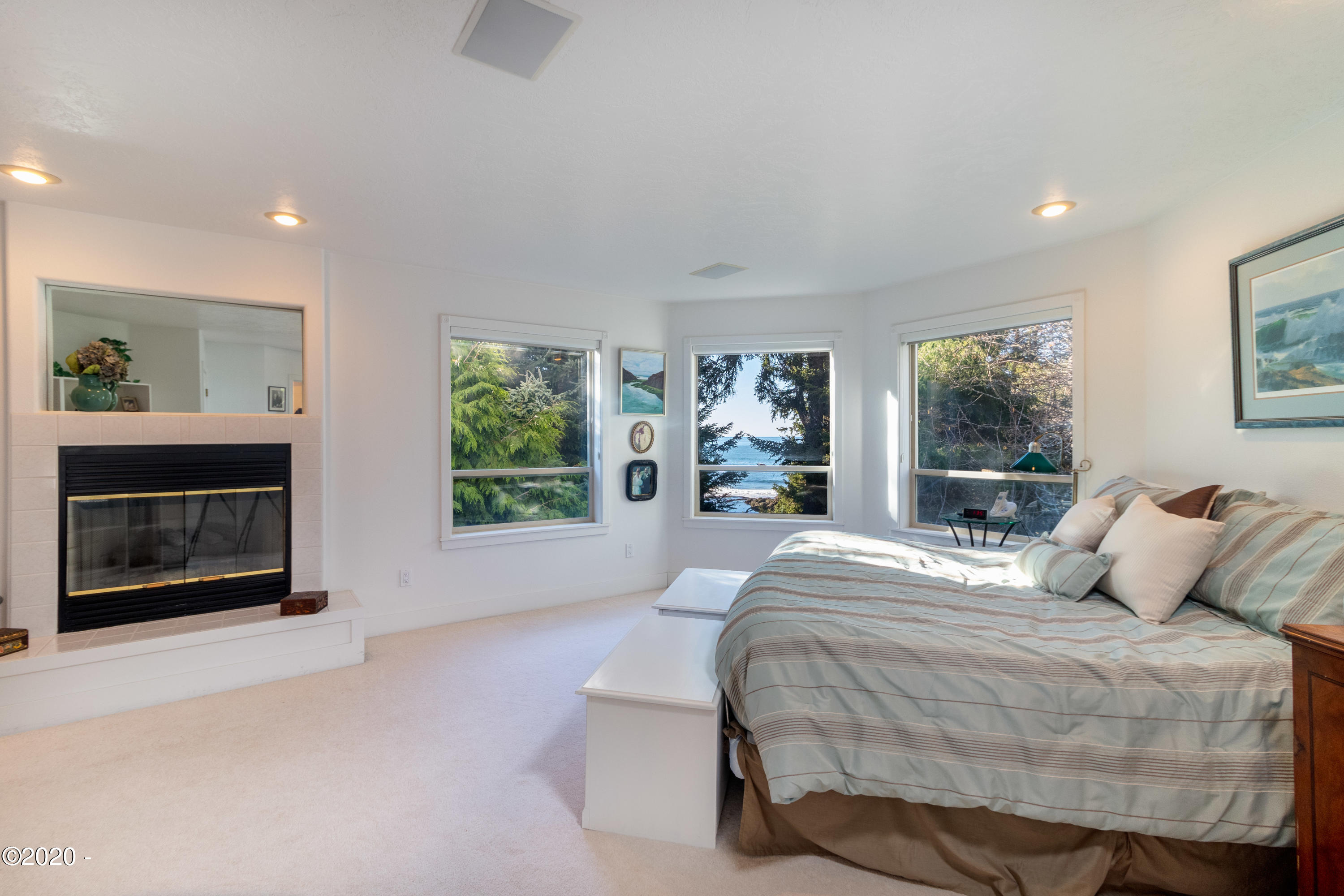 225 Southwest Midden Reach Depoe Bay, OR 97341 - Photo 11 of 35 Master w/gas fireplace