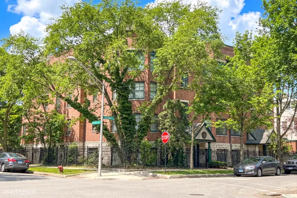 $699,000 | 2500 North Seminary Avenue, Unit 4E, Chicago, IL 60614