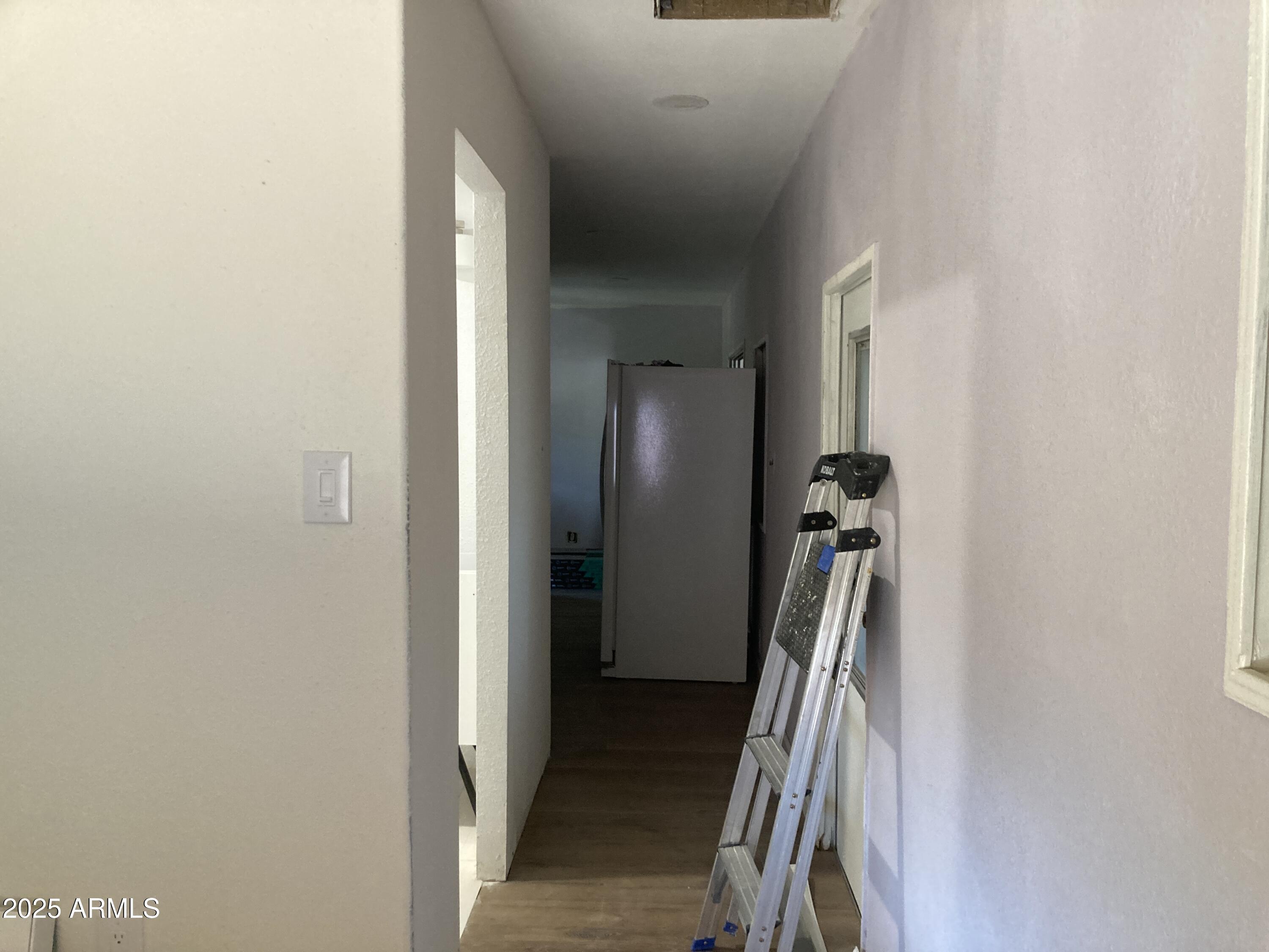 1245 North Thompson Avenue Ajo, AZ 85321 - Photo 13 of 17 a view of a gallery with hallway