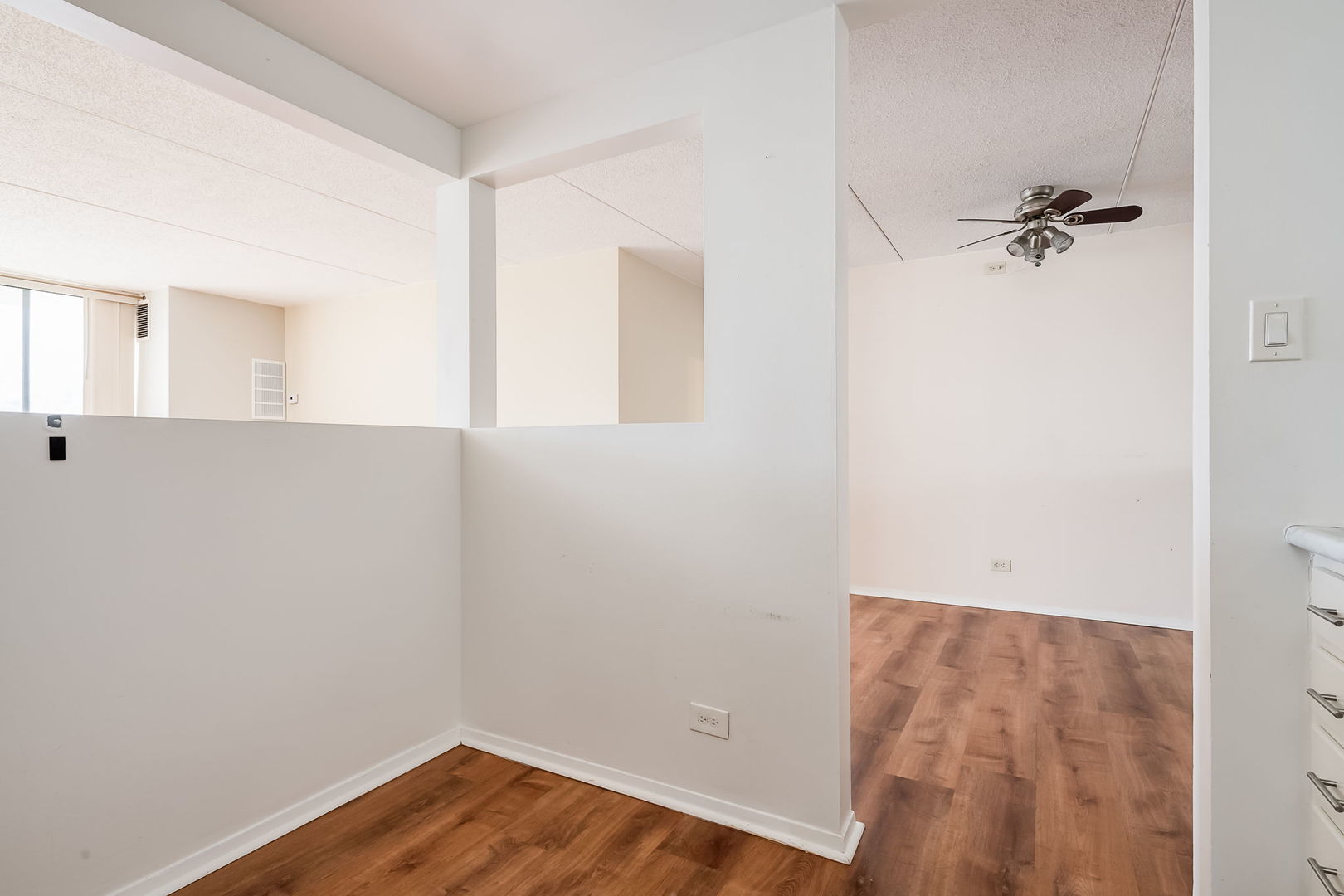 2015 South Finley Road, Unit 207 Lombard, IL 60148 - Photo 5 of 26 Gallery Image 5