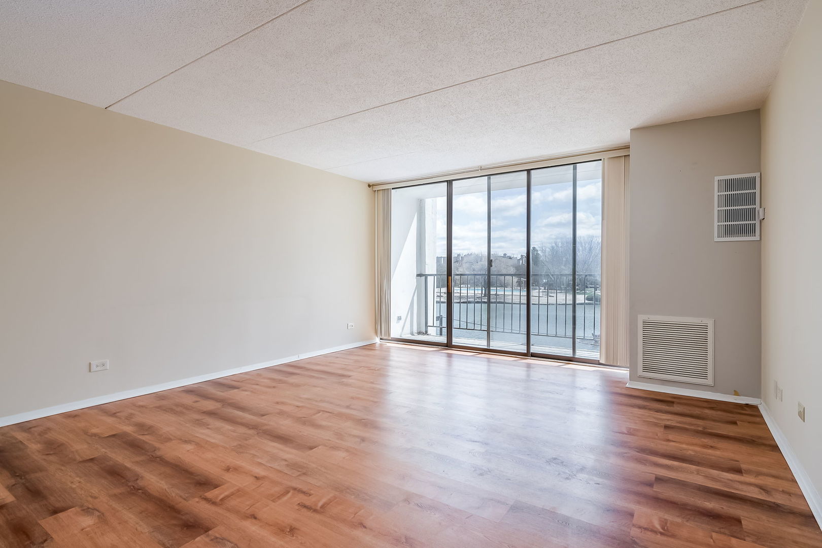 2015 South Finley Road, Unit 207 Lombard, IL 60148 - Photo 6 of 26 Gallery Image 6