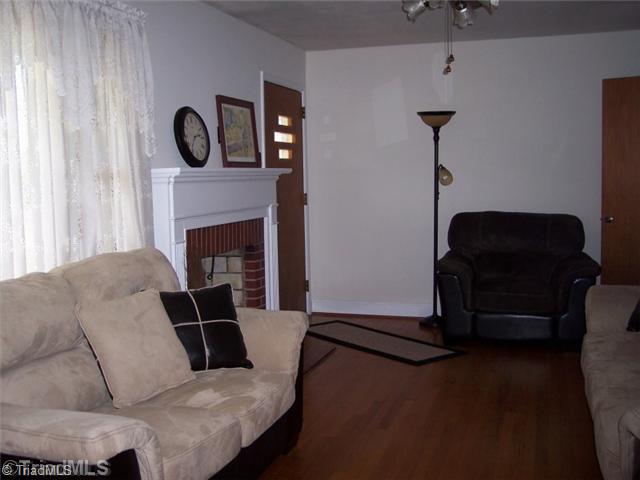328 Deadmon Road Mocksville, NC 27028 - Photo 4 of 14 Living Room.