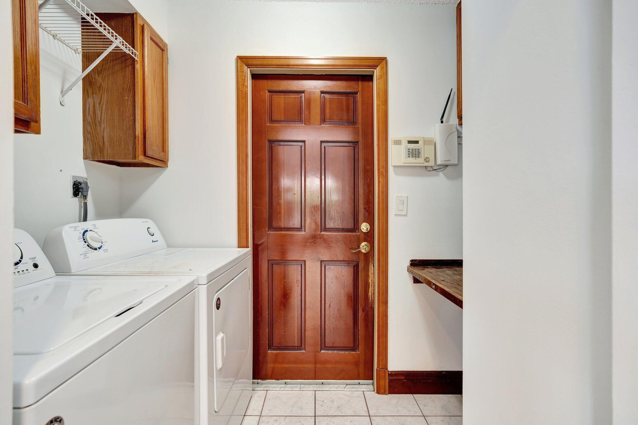 6149 Foster Street Jupiter, FL 33458 - Photo 5 of 25 LAUNDRY